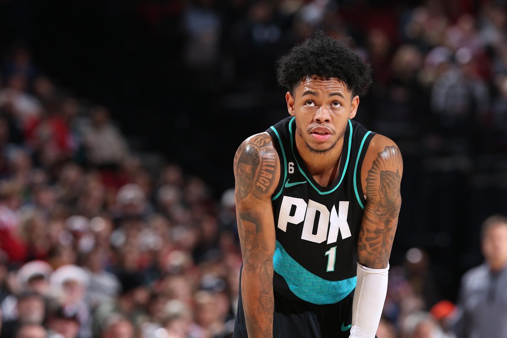 雄鹿考虑在季前训练营开启前通过交易引进安芬尼-西蒙斯