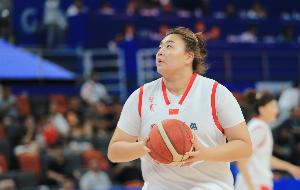 中国大运女篮三连胜以小组第一出线 1/4决赛将对阵日本