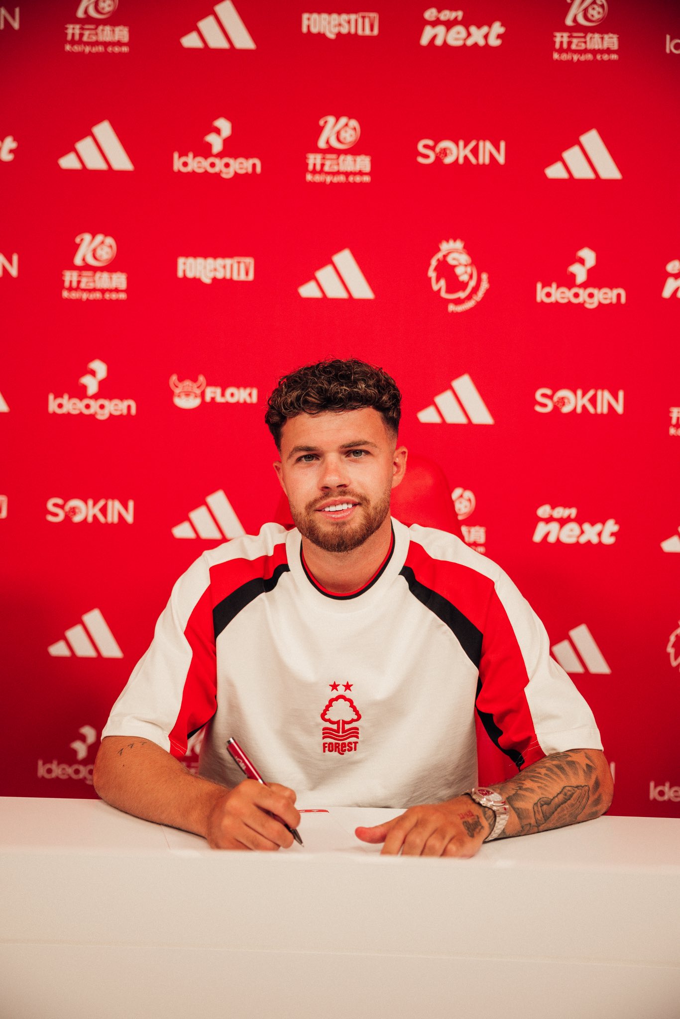 官方：内科·威廉姆斯与诺丁汉森林续约至2029年